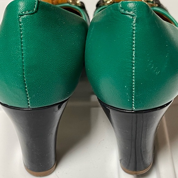 Talbots Elegant Green Women's Shoes with Navy Accents, Size 8 - Picture 4 of 4